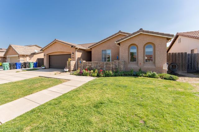 936 N Red Oak Street, Porterville, CA 93257