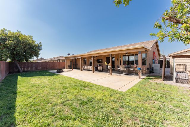 936 N Red Oak Street, Porterville, CA 93257