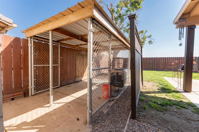 936 N Red Oak Street, Porterville, CA 93257