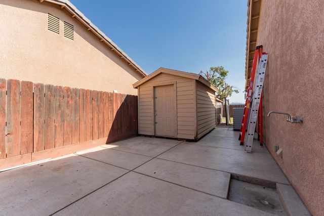 936 N Red Oak Street, Porterville, CA 93257