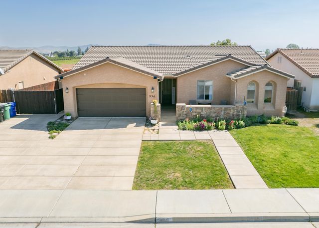 936 N Red Oak Street, Porterville, CA 93257