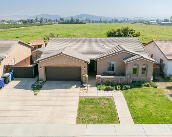 936 N Red Oak Street, Porterville, CA 93257