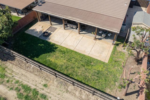 936 N Red Oak Street, Porterville, CA 93257