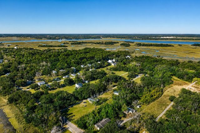 2033 Holly Creek Road, Charleston, SC 29412