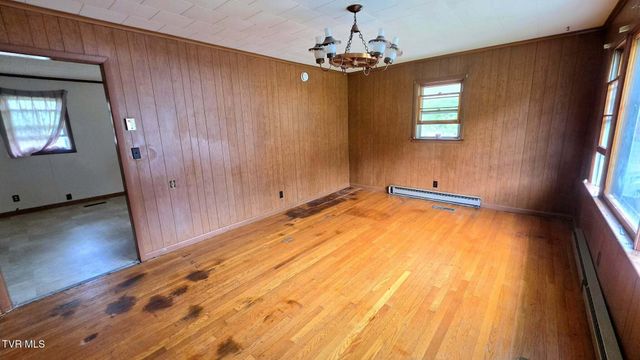 2704 East 6th Avenue, Big Stone Gap, VA 24219