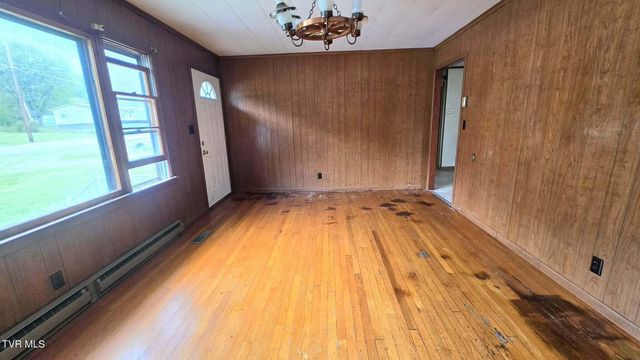 2704 East 6th Avenue, Big Stone Gap, VA 24219