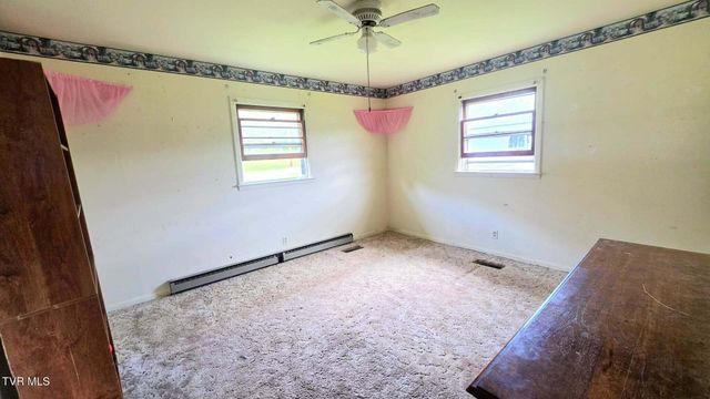 2704 East 6th Avenue, Big Stone Gap, VA 24219