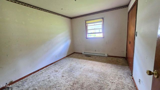 2704 East 6th Avenue, Big Stone Gap, VA 24219