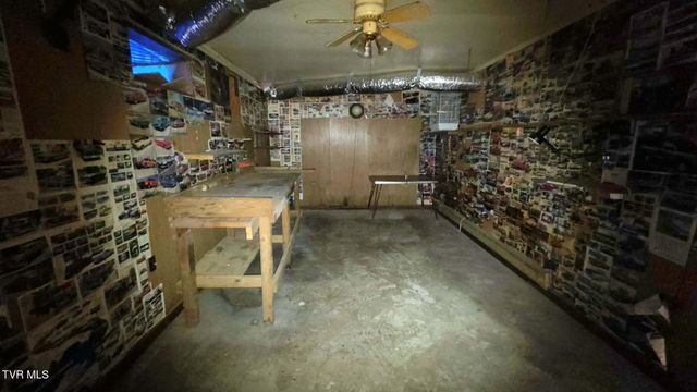 2704 East 6th Avenue, Big Stone Gap, VA 24219