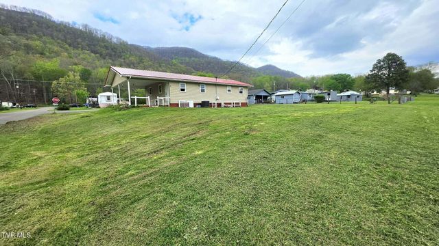 2704 East 6th Avenue, Big Stone Gap, VA 24219