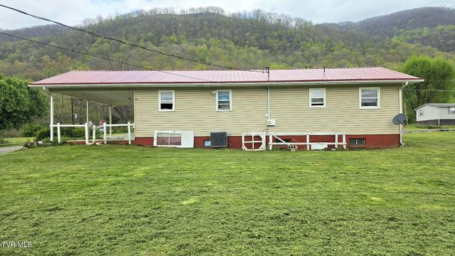 2704 East 6th Avenue, Big Stone Gap, VA 24219