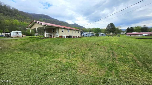 2704 East 6th Avenue, Big Stone Gap, VA 24219