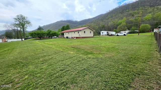 2704 East 6th Avenue, Big Stone Gap, VA 24219