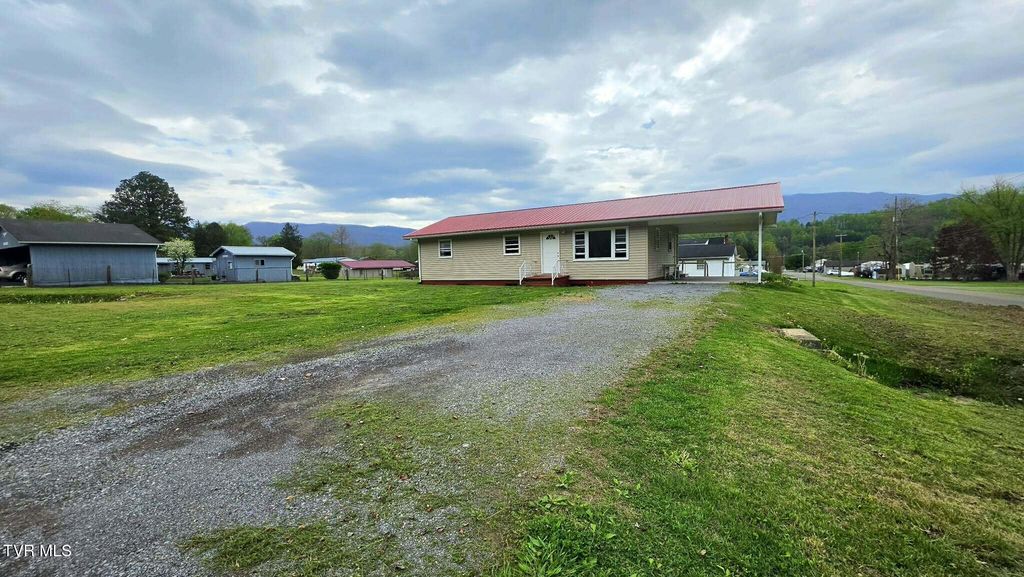 2704 East 6th Avenue, Big Stone Gap, VA 24219