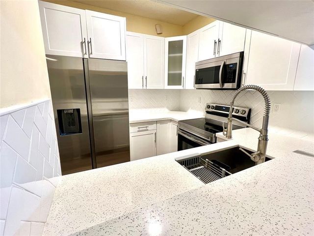 7893 N Southwood Circle, Davie, FL 33328