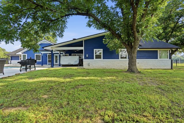 1985 E Renfro Street, Burleson, TX 76028