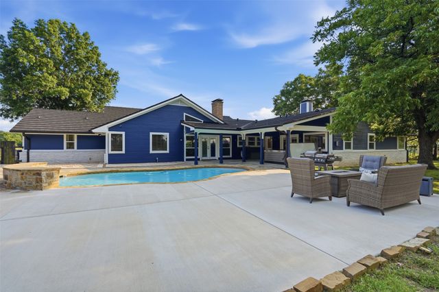 1985 E Renfro Street, Burleson, TX 76028