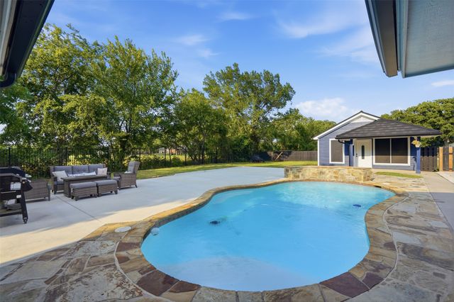 1985 E Renfro Street, Burleson, TX 76028