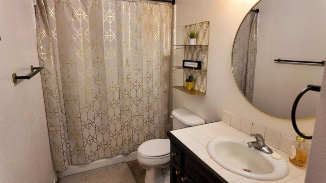 1830 Lakeshore Dr, Lodi, CA 95242