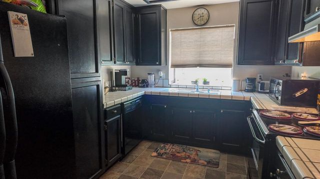 1830 Lakeshore Dr, Lodi, CA 95242