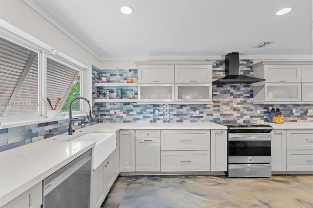 901 W Tropical Way, Plantation, FL 33317