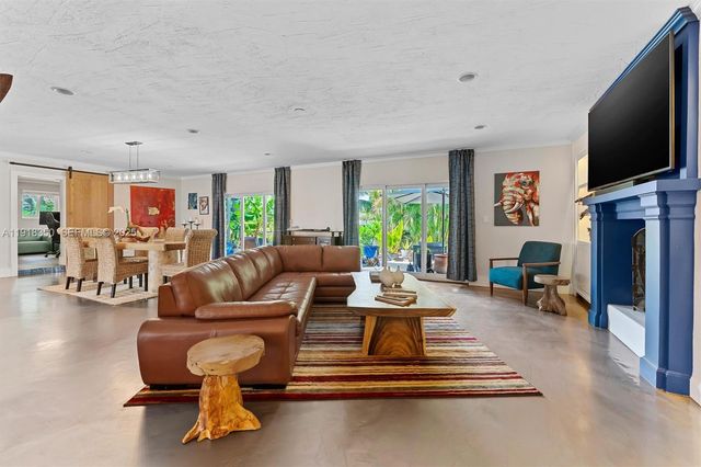 901 W Tropical Way, Plantation, FL 33317