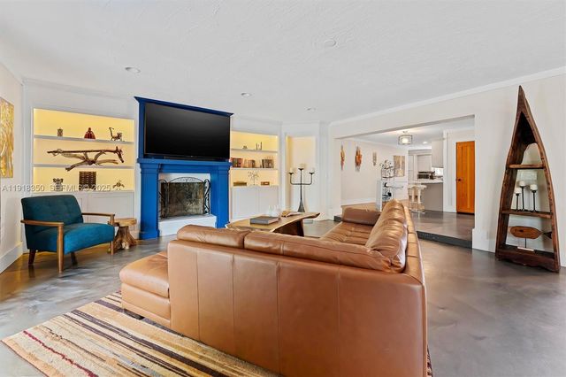 901 W Tropical Way, Plantation, FL 33317