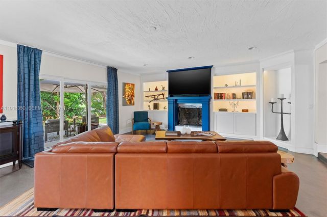 901 W Tropical Way, Plantation, FL 33317