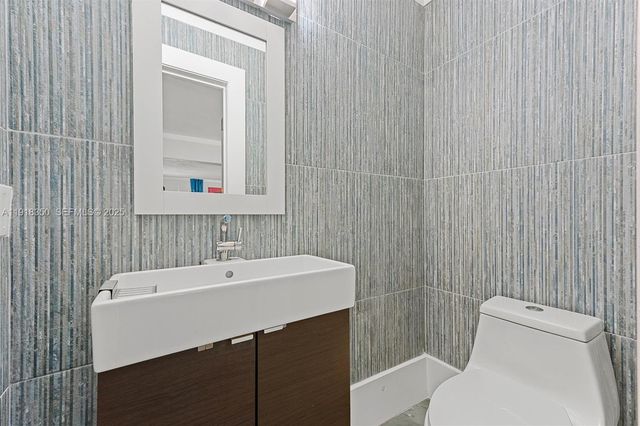 901 W Tropical Way, Plantation, FL 33317