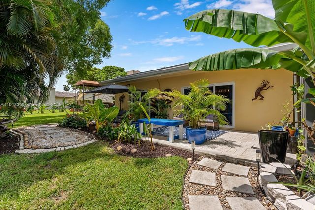 901 W Tropical Way, Plantation, FL 33317