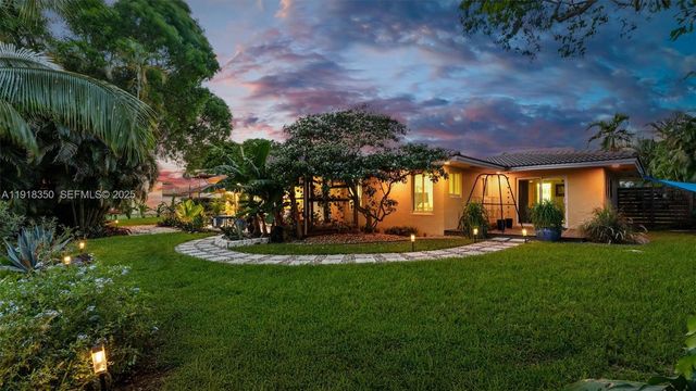 901 W Tropical Way, Plantation, FL 33317