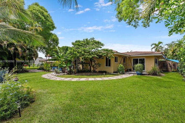 901 W Tropical Way, Plantation, FL 33317