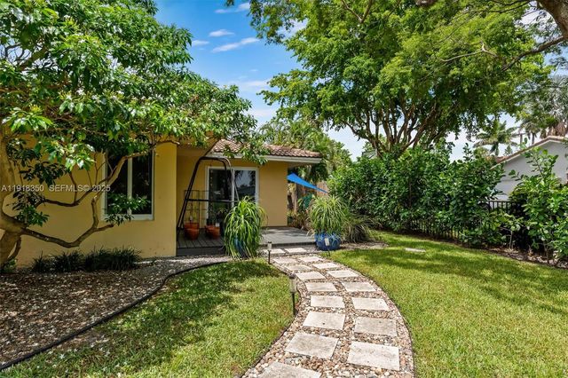 901 W Tropical Way, Plantation, FL 33317