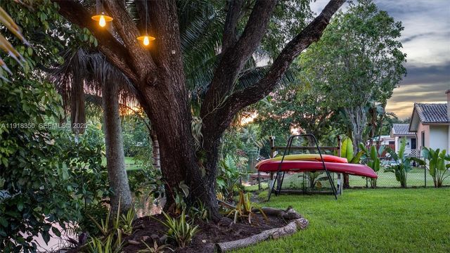 901 W Tropical Way, Plantation, FL 33317