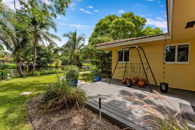 901 W Tropical Way, Plantation, FL 33317