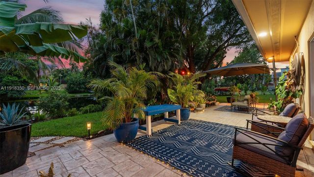 901 W Tropical Way, Plantation, FL 33317