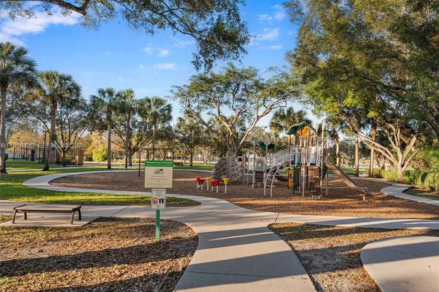 901 W Tropical Way, Plantation, FL 33317