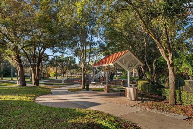 901 W Tropical Way, Plantation, FL 33317