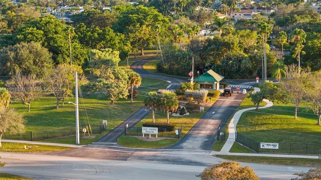 901 W Tropical Way, Plantation, FL 33317