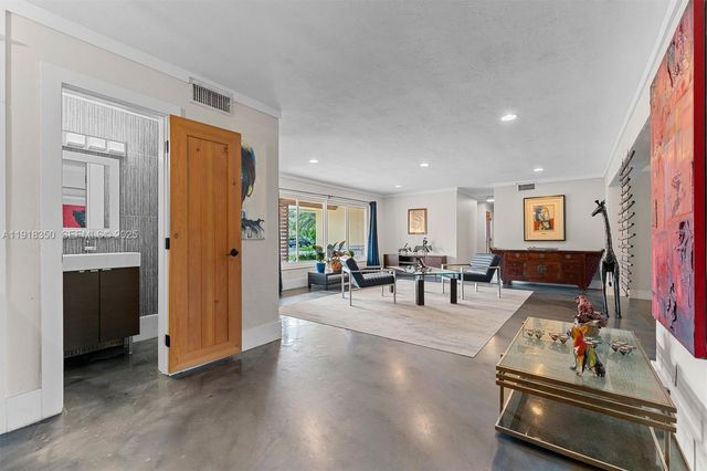 901 W Tropical Way, Plantation, FL 33317