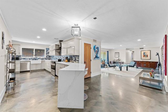 901 W Tropical Way, Plantation, FL 33317