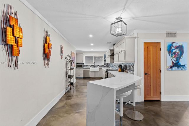 901 W Tropical Way, Plantation, FL 33317