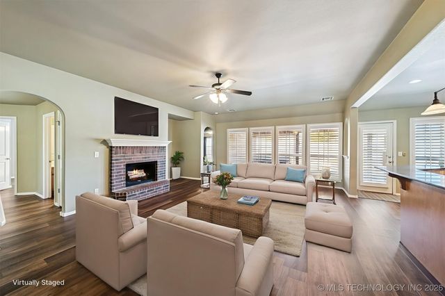 11710 S Willow Place, Jenks, OK 74037