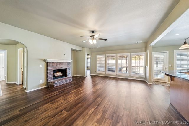 11710 S Willow Place, Jenks, OK 74037