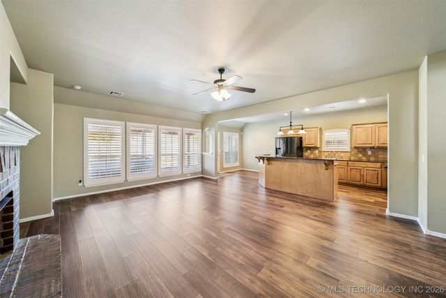 11710 S Willow Place, Jenks, OK 74037