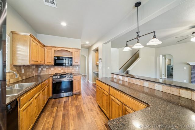 11710 S Willow Place, Jenks, OK 74037