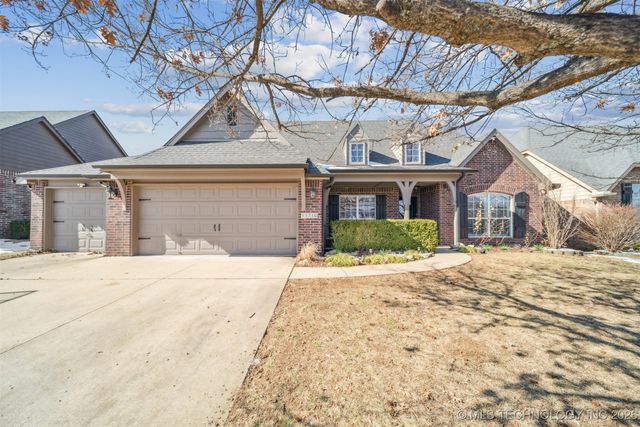 11710 S Willow Place, Jenks, OK 74037