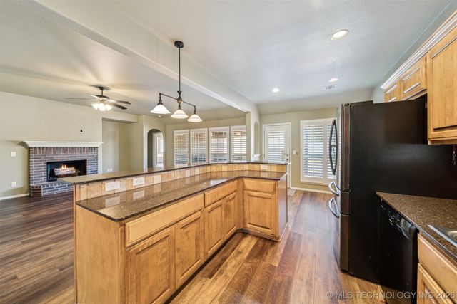 11710 S Willow Place, Jenks, OK 74037