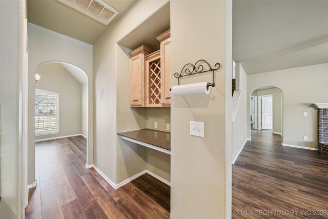 11710 S Willow Place, Jenks, OK 74037