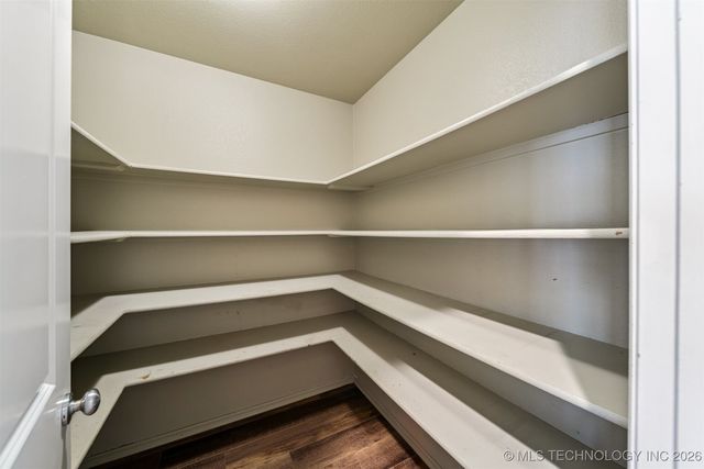 11710 S Willow Place, Jenks, OK 74037